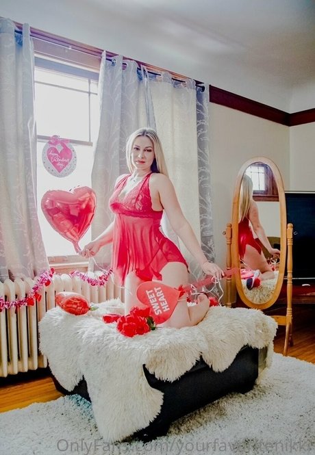 Naakte gelekte OnlyFans-foto van Nikki Baker