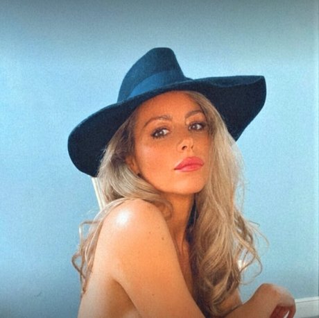 Naakte gelekte OnlyFans-foto van Carly Baker