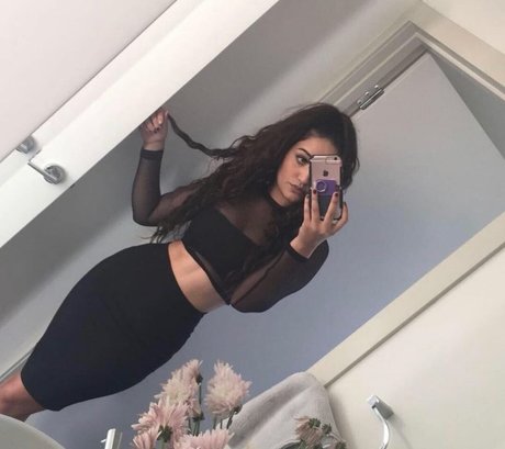 Naakte gelekte OnlyFans-foto van Tamara Rose Zidan