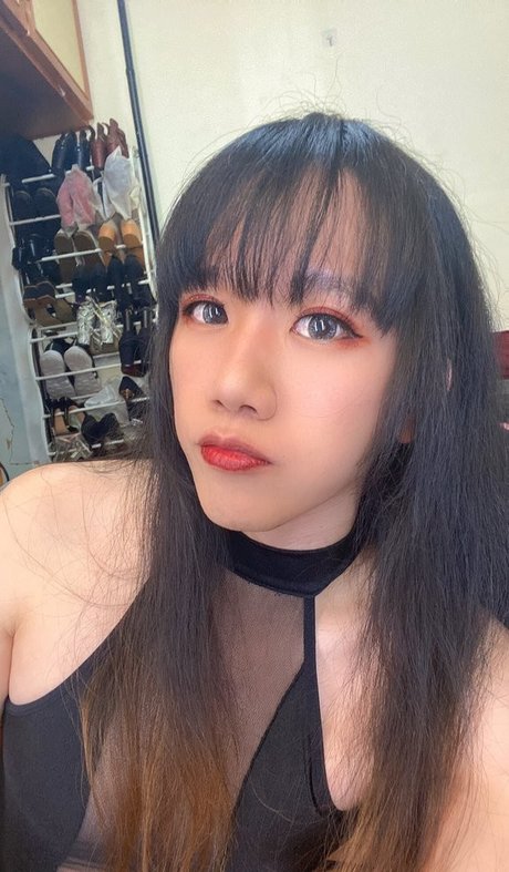 Naakte gelekte OnlyFans-foto van Charlotteniya