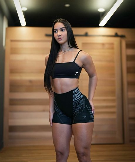 Naakte gelekte OnlyFans-foto van Analis Cruz