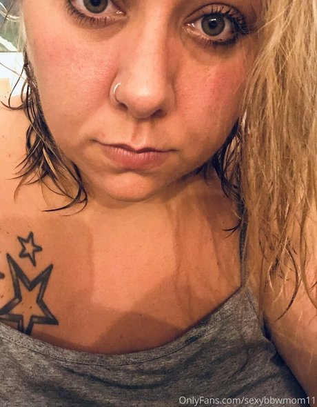 Naakte gelekte OnlyFans-foto van Sexybbwmom11
