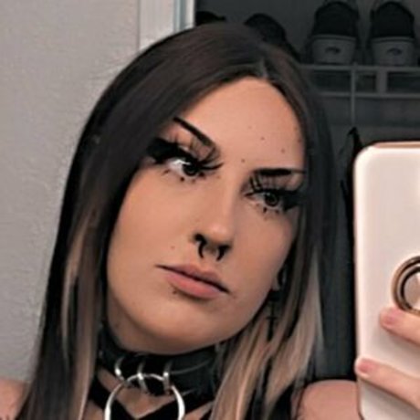 Naakte gelekte OnlyFans-foto van Nexy