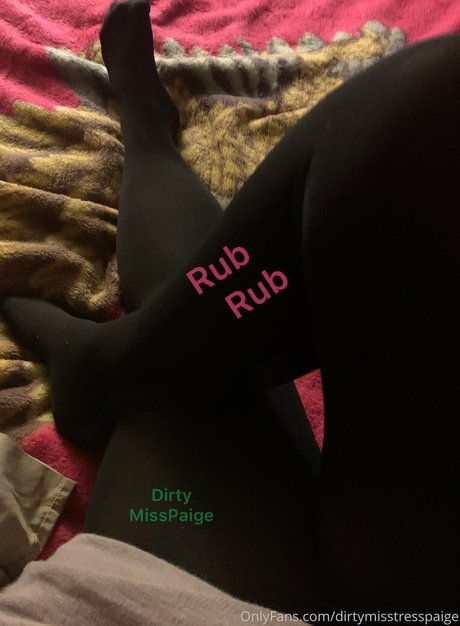 Naakte gelekte OnlyFans-foto van Dirtymisstresspaige