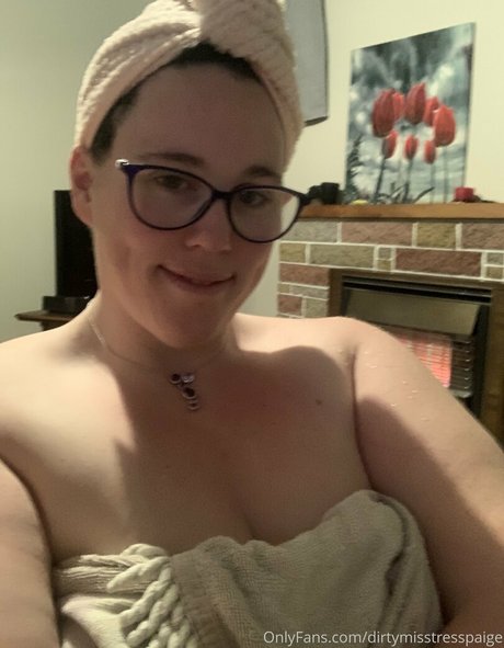 Naakte gelekte OnlyFans-foto van Dirtymisstresspaige