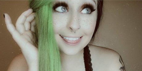 Naakte gelekte OnlyFans-foto van Crybbykittenn