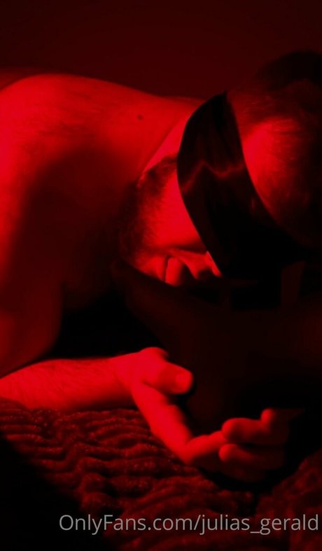 Naakte gelekte OnlyFans-foto van Mrloveylatex