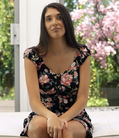 Naakte gelekte OnlyFans-foto van Aria Sloane
