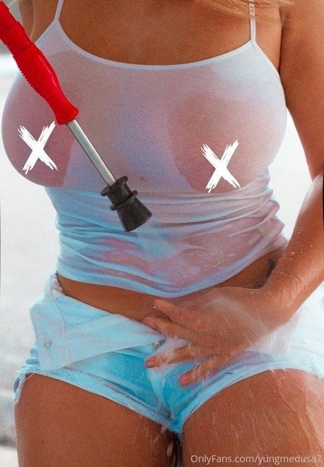 Naakte gelekte OnlyFans-foto van Yungmedusa7
