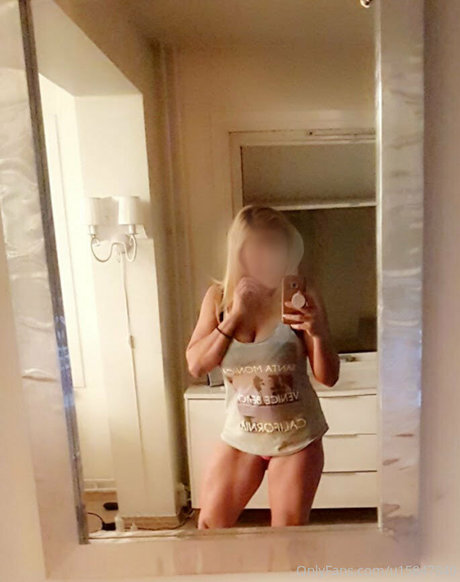 Naakte gelekte OnlyFans-foto van Missstocking