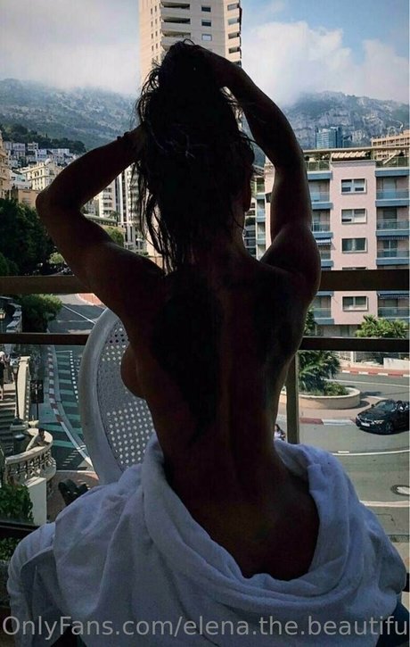 Naakte gelekte OnlyFans-foto van Elenathebeautiful