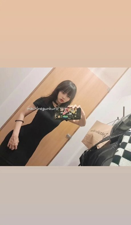 Naakte gelekte OnlyFans-foto van Kuro Emma