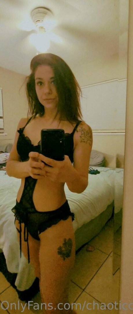 Naakte gelekte OnlyFans-foto van Chaoticcontent