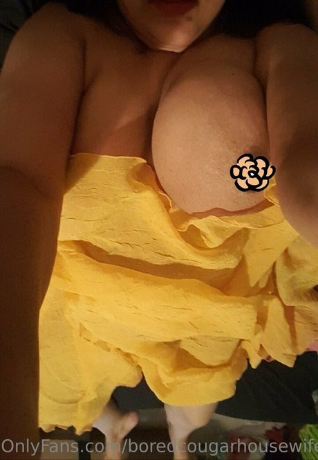 Naakte gelekte OnlyFans-foto van Boredcougarhousewife