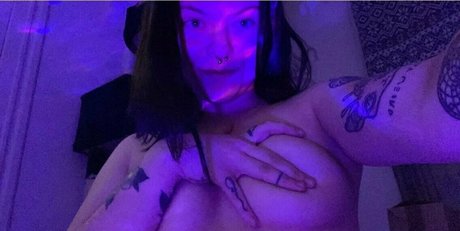 Naakte gelekte OnlyFans-foto van Tattooedbiatchfree