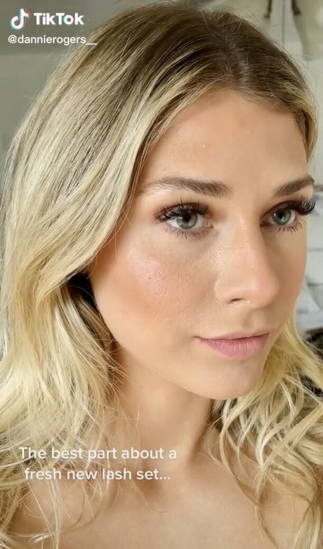 Naakte gelekte OnlyFans-foto van Dannie Rogers