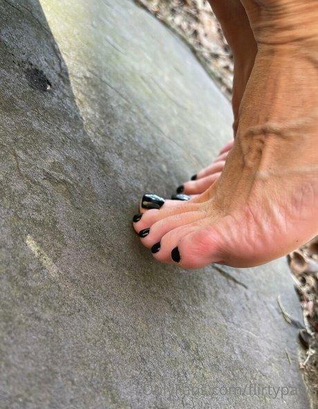 Naakte gelekte OnlyFans-foto van Flirtypaws