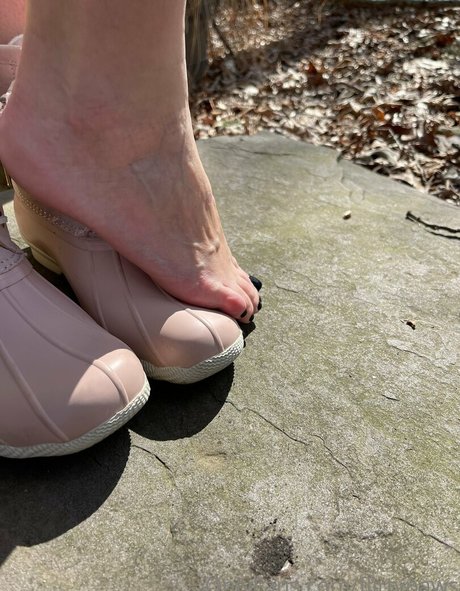 Naakte gelekte OnlyFans-foto van Flirtypaws