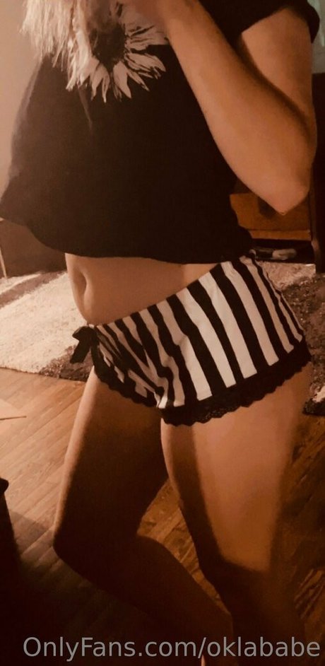 Naakte gelekte OnlyFans-foto van Oklababe