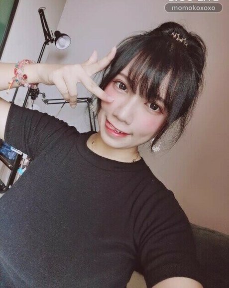 Naakte gelekte OnlyFans-foto van Momokoxoxo
