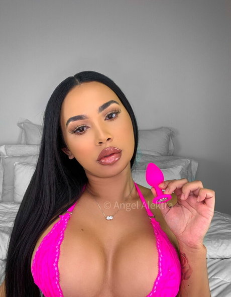 Naakte gelekte OnlyFans-foto van Angelalektrafree