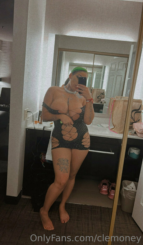 Naakte gelekte OnlyFans-foto van Clemoney