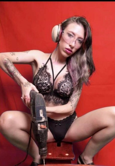 Naakte gelekte OnlyFans-foto van Missmushrooms