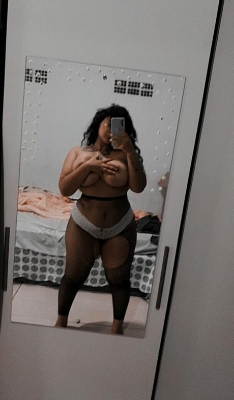 Naakte gelekte OnlyFans-foto van Titiatsunade00