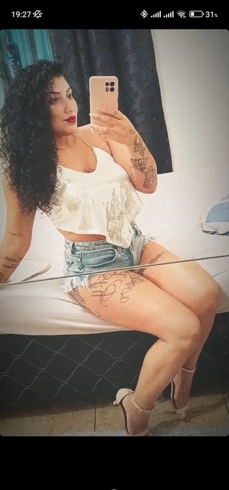 Naakte gelekte OnlyFans-foto van Drielle Renata