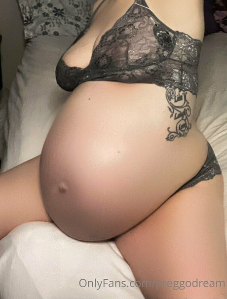 Naakte gelekte OnlyFans-foto van Preggodream