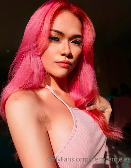 Naakte gelekte OnlyFans-foto van Dedyangeles