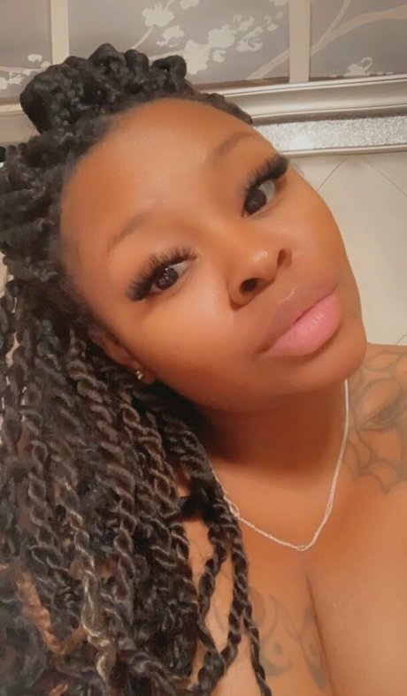 Naakte gelekte OnlyFans-foto van Daribaby