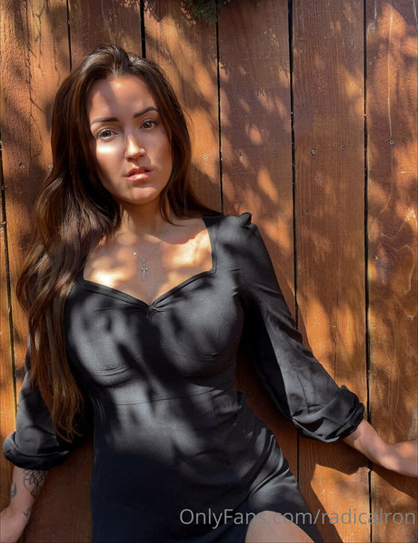 Naakte gelekte OnlyFans-foto van Radicalron