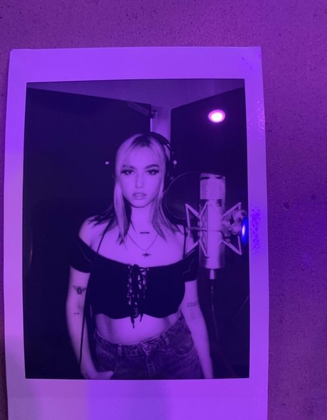 Naakte gelekte OnlyFans-foto van Mollyomaliamollyomaliaaa