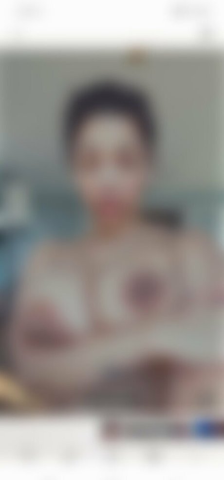 Naakte gelekte OnlyFans-foto van Mizzoktoberxxx