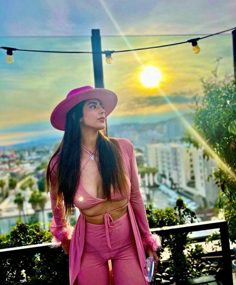 Naakte gelekte OnlyFans-foto van Noorishurperfection