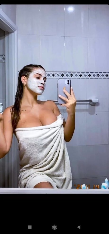 Naakte gelekte OnlyFans-foto van Kiara Rosario