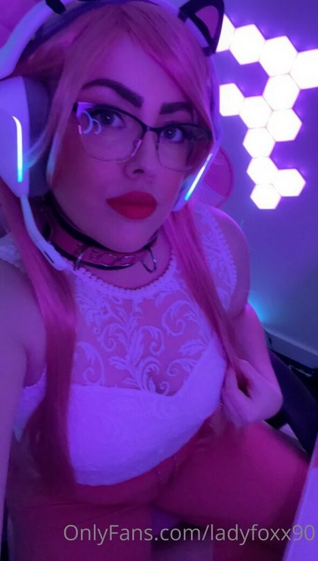 Naakte gelekte OnlyFans-foto van Ladyfoxx90
