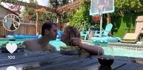 Naakte gelekte OnlyFans-foto van Ursula Tv