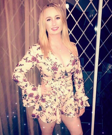Naakte gelekte OnlyFans-foto van Ellie Cassidy