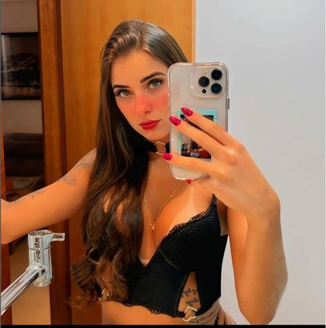 Naakte gelekte OnlyFans-foto van Cintia Colombino