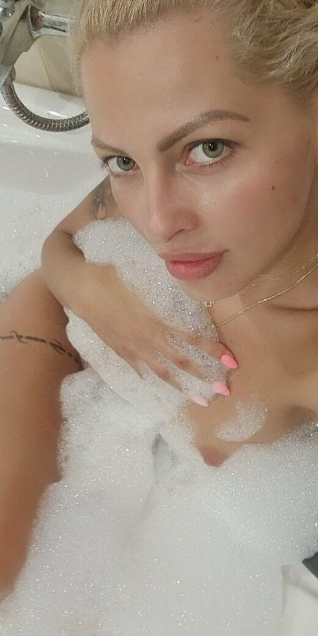 Naakte gelekte OnlyFans-foto van Emmiesix