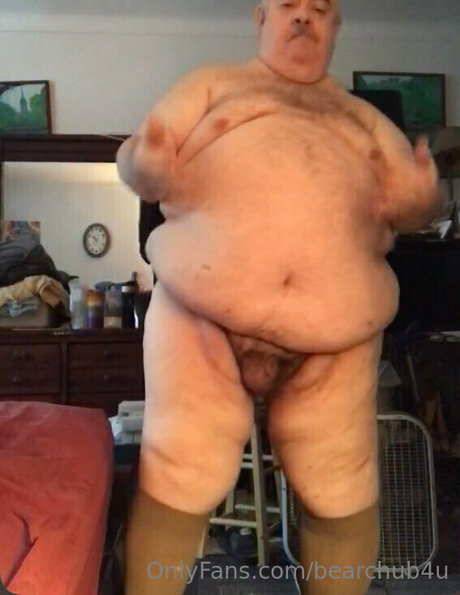 Naakte gelekte OnlyFans-foto van Bearchub4u
