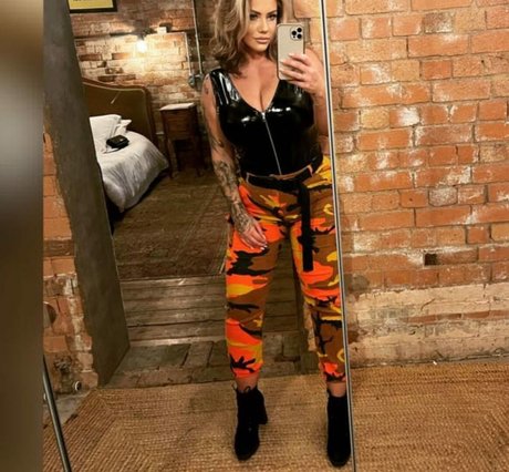 Naakte gelekte OnlyFans-foto van Victoria Love
