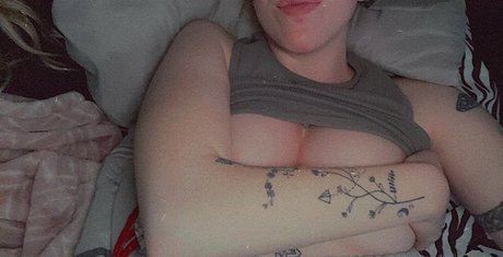Naakte gelekte OnlyFans-foto van Megredhairxoxotease