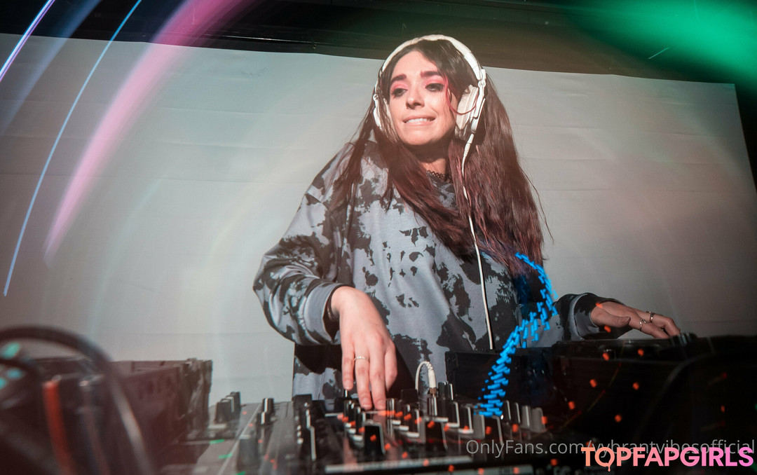 Naakte gelekte OnlyFans-foto van Vybrantvibesofficial #49 Naakte gelekte OnlyFans-foto van Vybrantvibesofficial #49