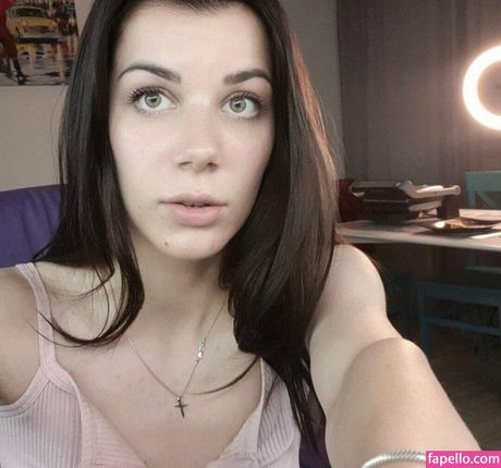 Naakte gelekte OnlyFans-foto van Momsaysitsok