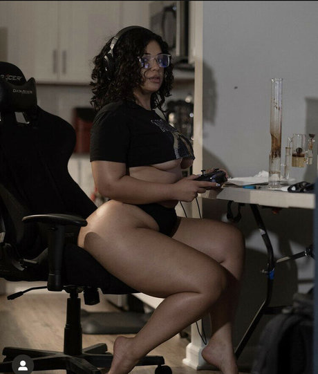 Naakte gelekte OnlyFans-foto van Youlovekatof
