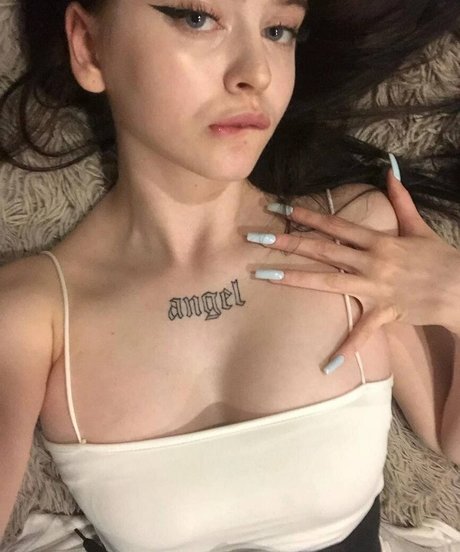 Naakte gelekte OnlyFans-foto van Babytori