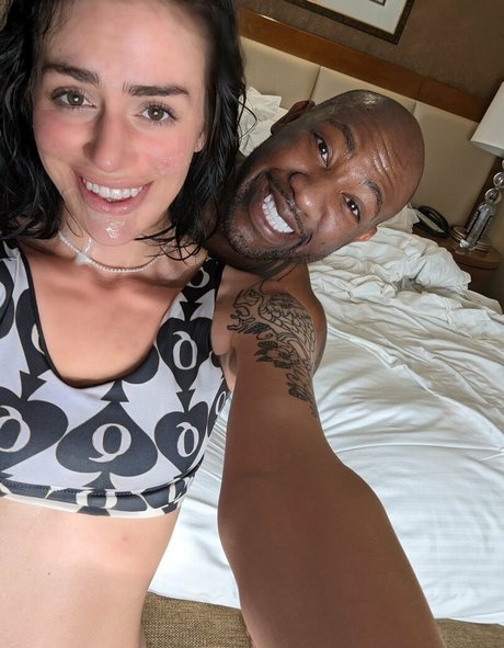 Naakte gelekte OnlyFans-foto van Raven Spades